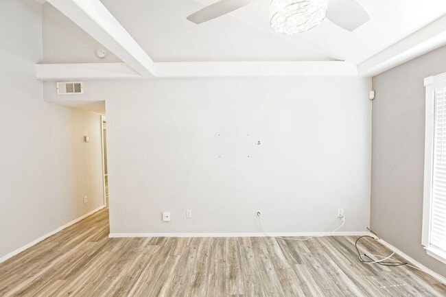 Building Photo - 10590 High Hollows Dr
