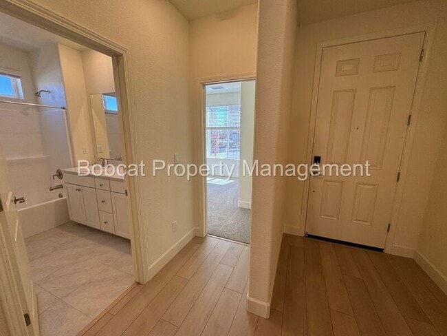 Building Photo - 1484 W Sunset Way