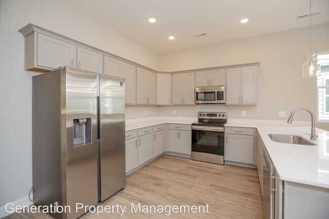 Building Photo - 4 br, 2.5 bath House - 566 Strong Avenue