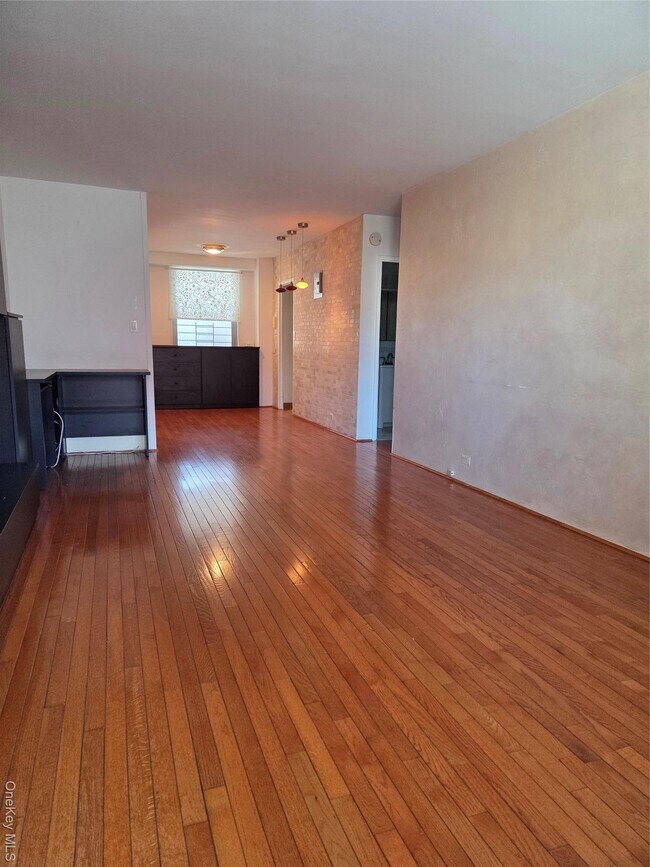 Building Photo - 61-25 97th St