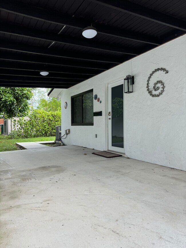 Building Photo - 3607 SW 27th St