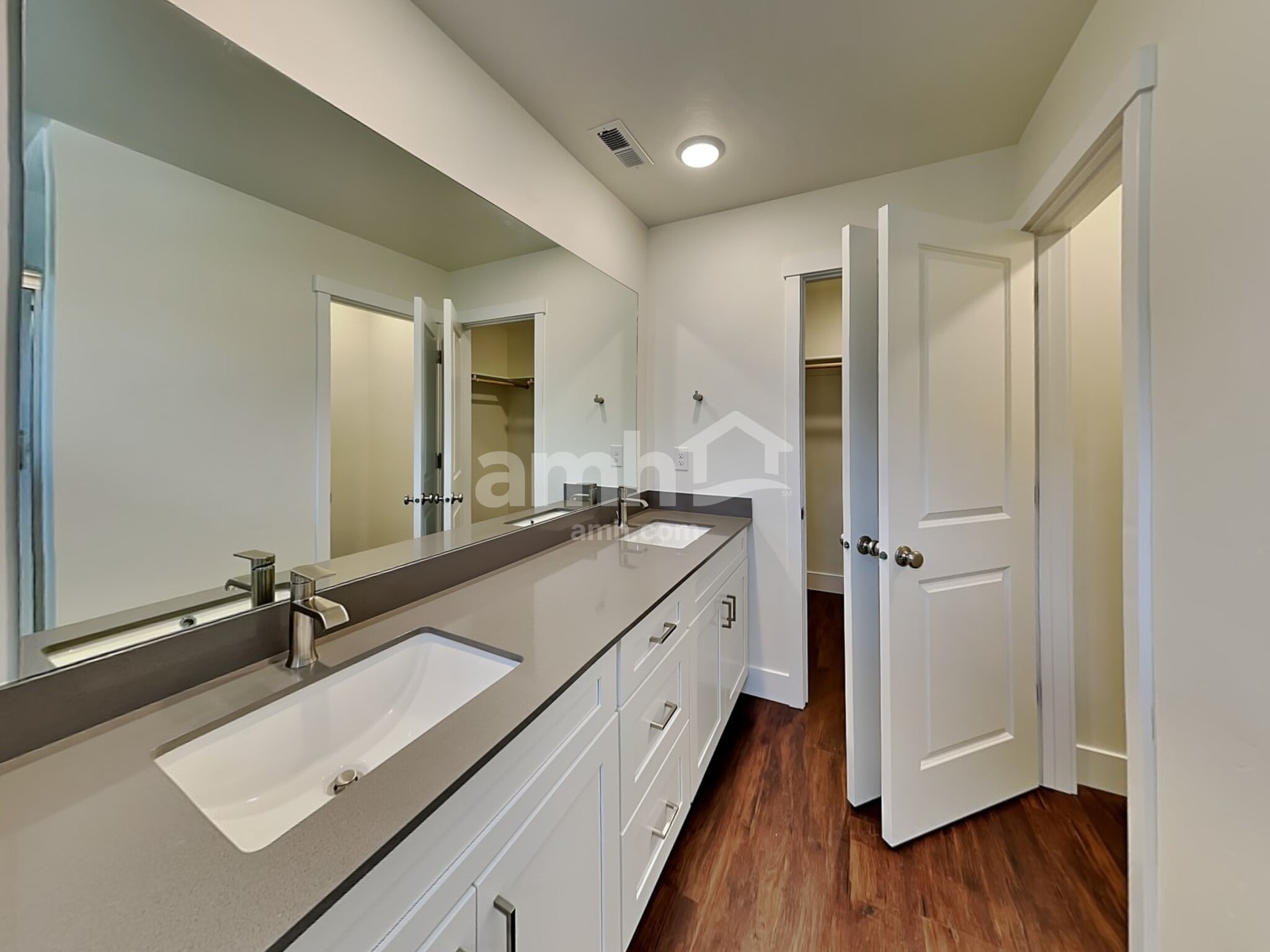 Building Photo - 886 N Rivermist Pl