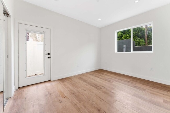 Building Photo - 4559 W 18th St