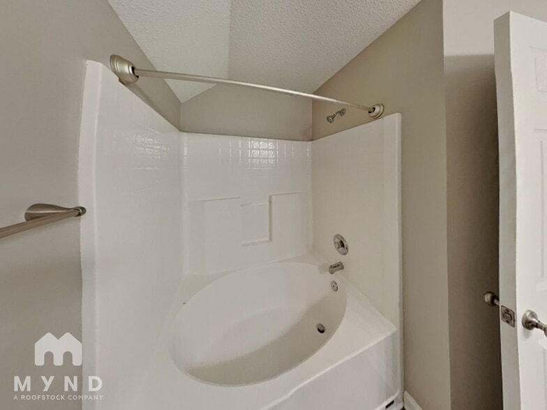 Building Photo - 7953 Lake Wind Ct