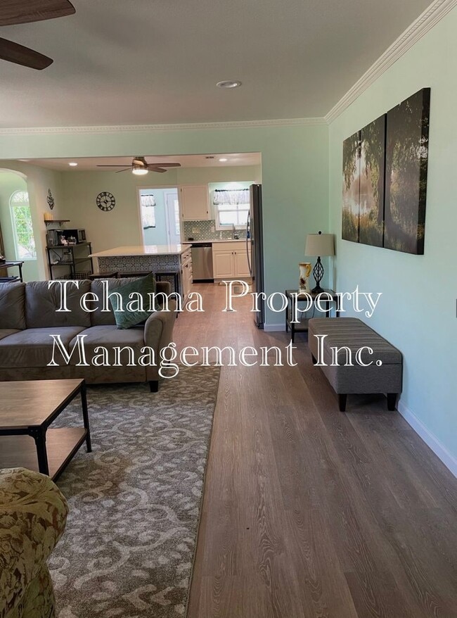 Building Photo - 2 bed 2 bathroom home in the El Camino/Gerber Area Available Unfurnished or Furnished