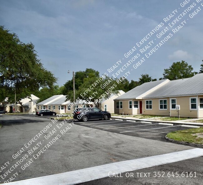 Building Photo - 2 Bed 1 Bath Apartment at Timberland Apart...