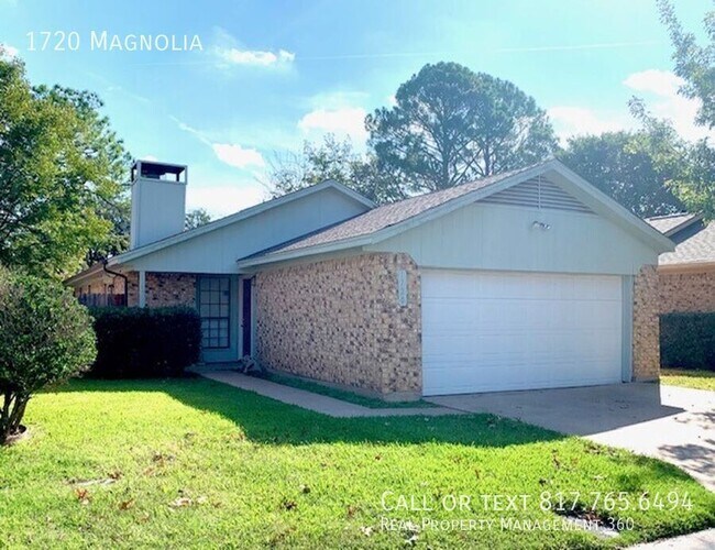 Building Photo - 1720 Magnolia-