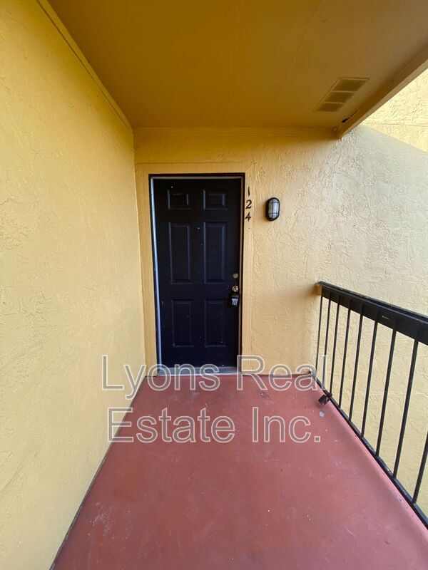 Building Photo - 2855 Winkler Ave