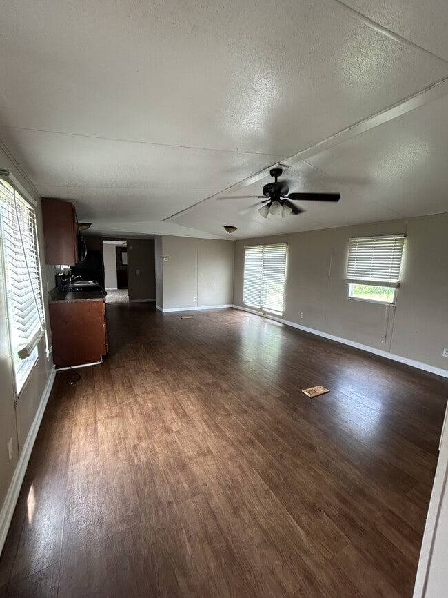 Building Photo - 313 Belew St