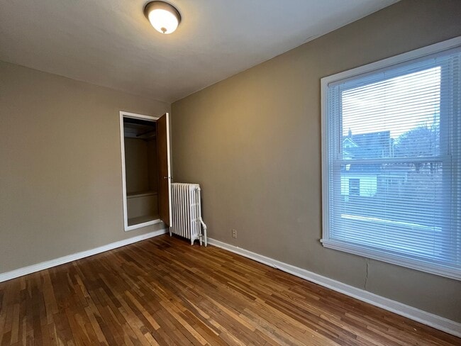 Building Photo - 468 N Herschel St