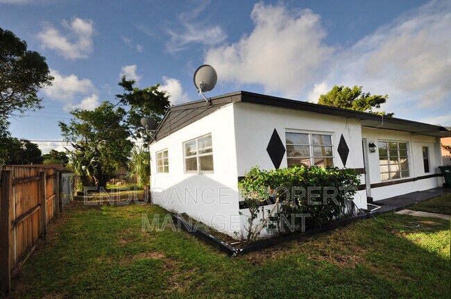 Building Photo - 1143 W 23rd St