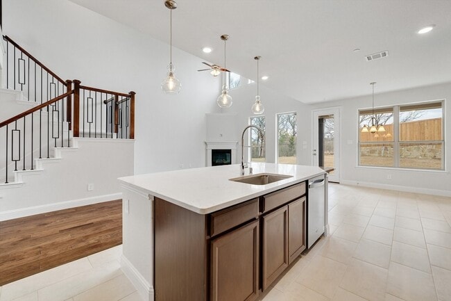 Building Photo - 310 Greystone Ct