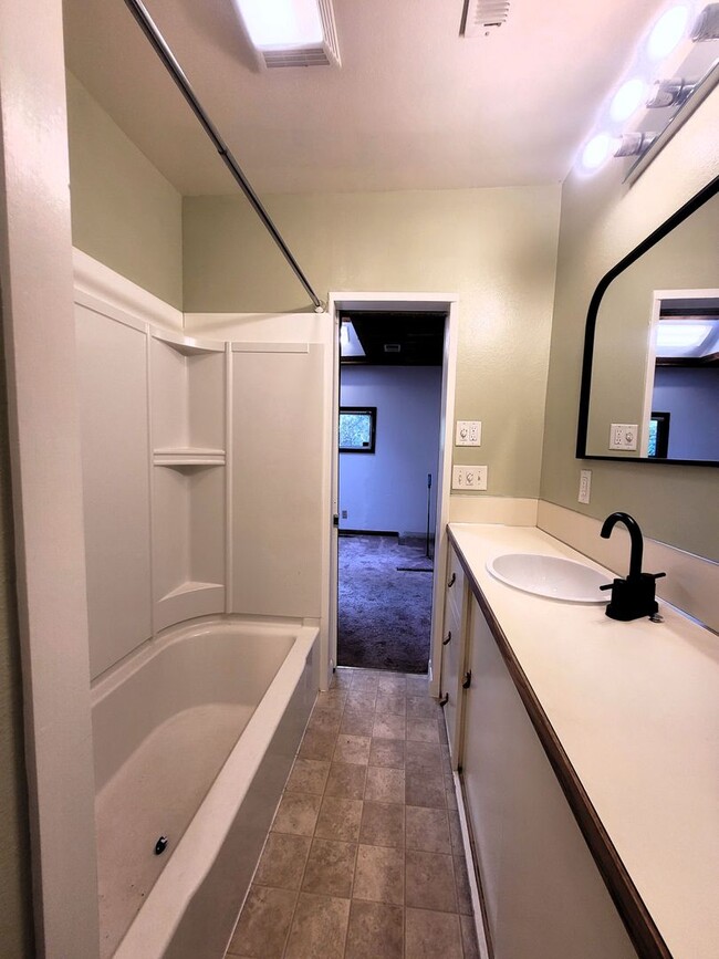 Building Photo - Cabin Style Home, 2 Bedroom - Bellingham, Toledo St