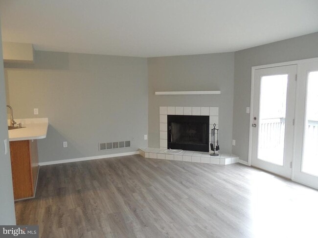 Building Photo - 404 Pinebrooke Cir