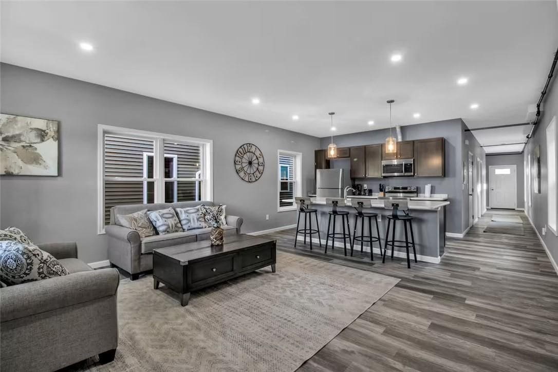 Building Photo - 140 Seymour, Lower St