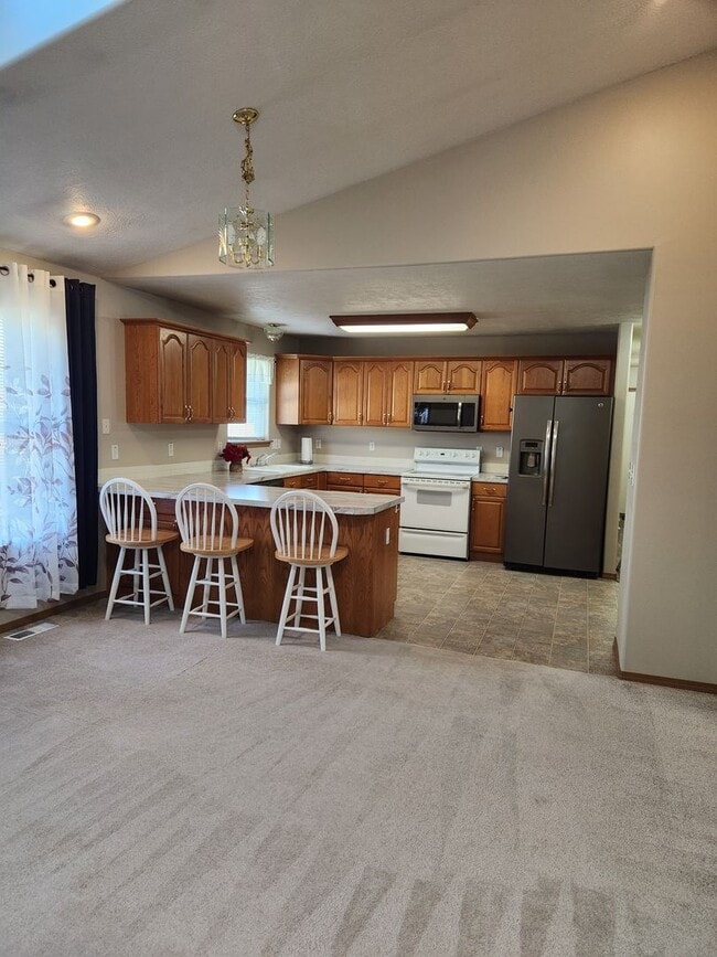 Building Photo - Charming 3 Bedroom 2 Bath House