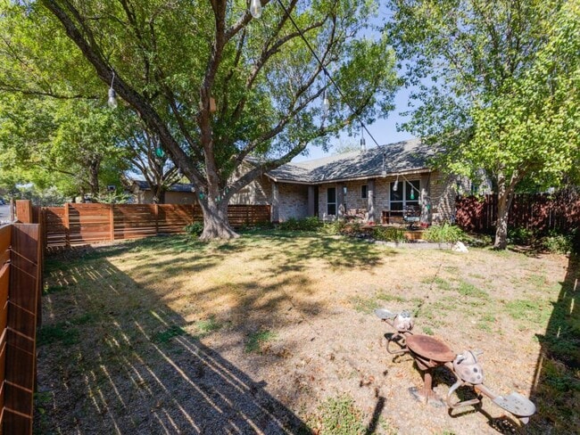 Building Photo - 2404 N Shields Dr