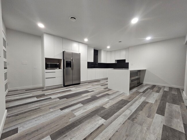 Building Photo - Newly Remodeled Home