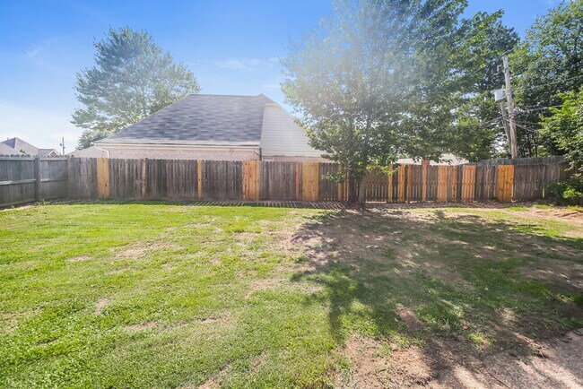 Building Photo - 4481 Tracy Lynn Dr