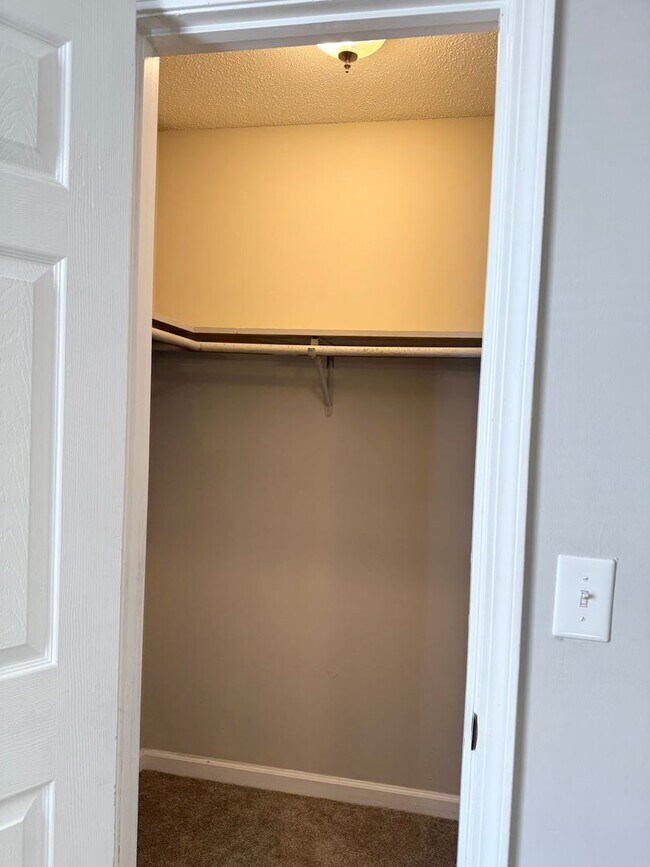 Building Photo - Nicely Updated Home MOVE IN READY!