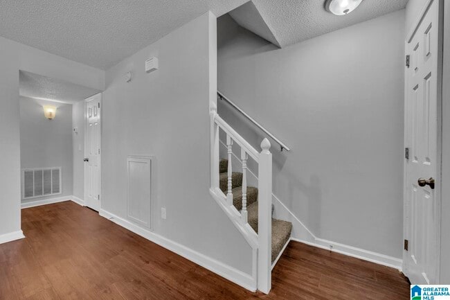 Building Photo - 4728 Cheshire Cir