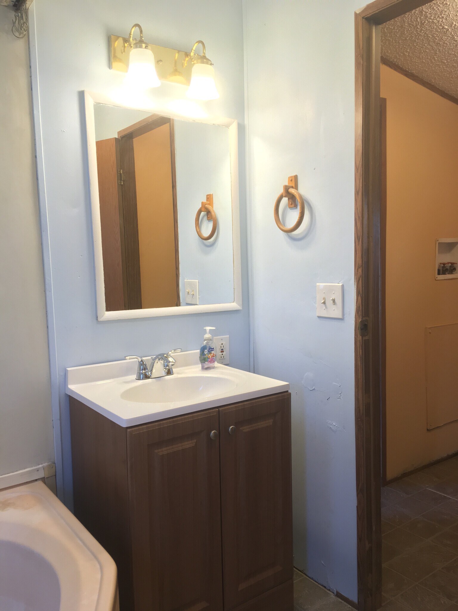 Building Photo - 815 Clutts Rd