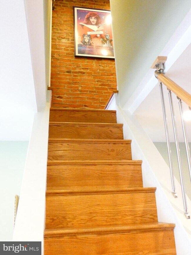 Building Photo - 2043 Martha St