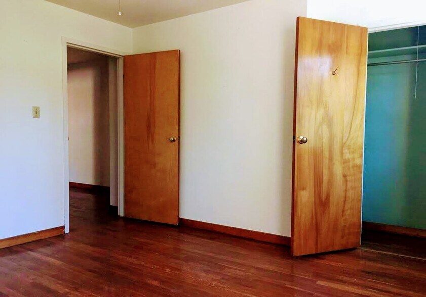 Bedroom 2 - 916 Portland St