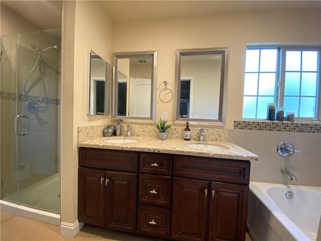 Building Photo - 9116 Florence Ave