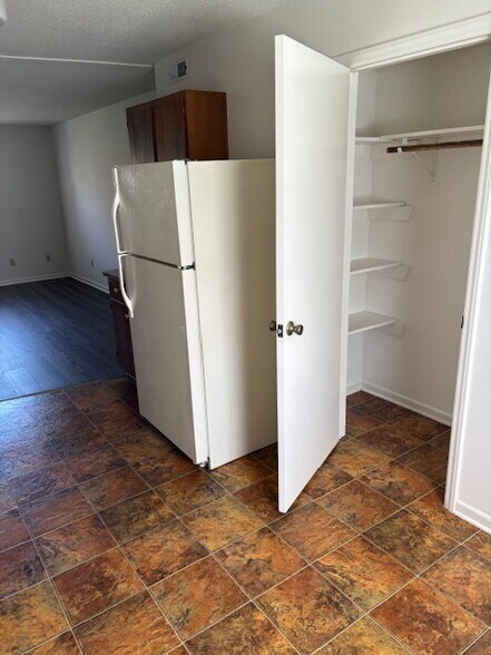 Building Photo - 208 Maple St