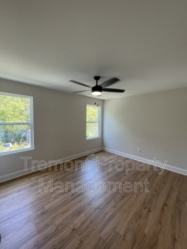 Building Photo - 2702 E 39th St