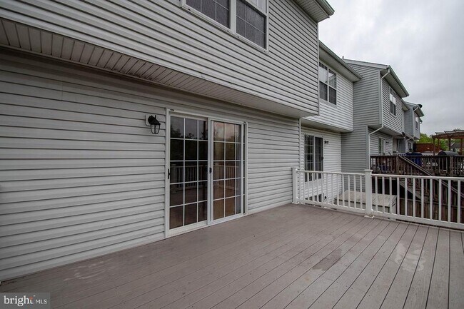 Building Photo - 5620 Queen Anne Ct