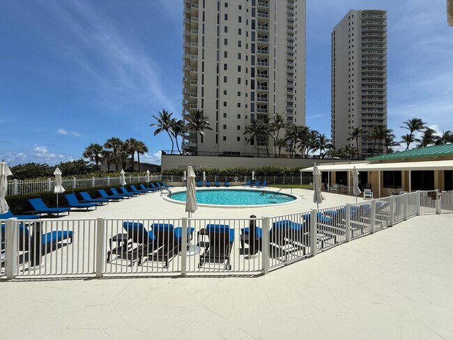 Building Photo - 2800 N Ocean Dr