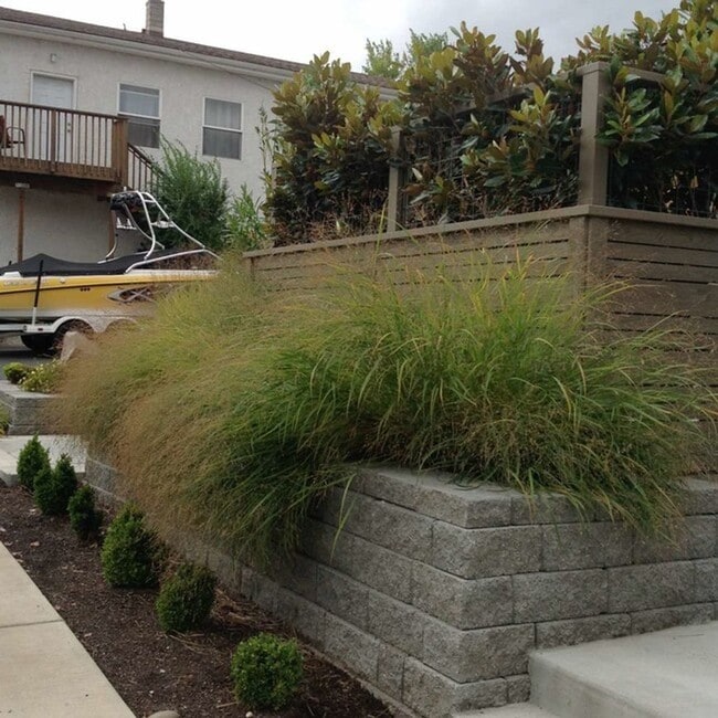 Building Photo - Stunning town home in the Ridgeview Place ...