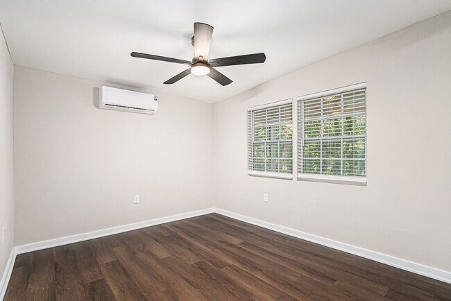 Building Photo - Fully Renovated Cottage near Downtown Smyrna!