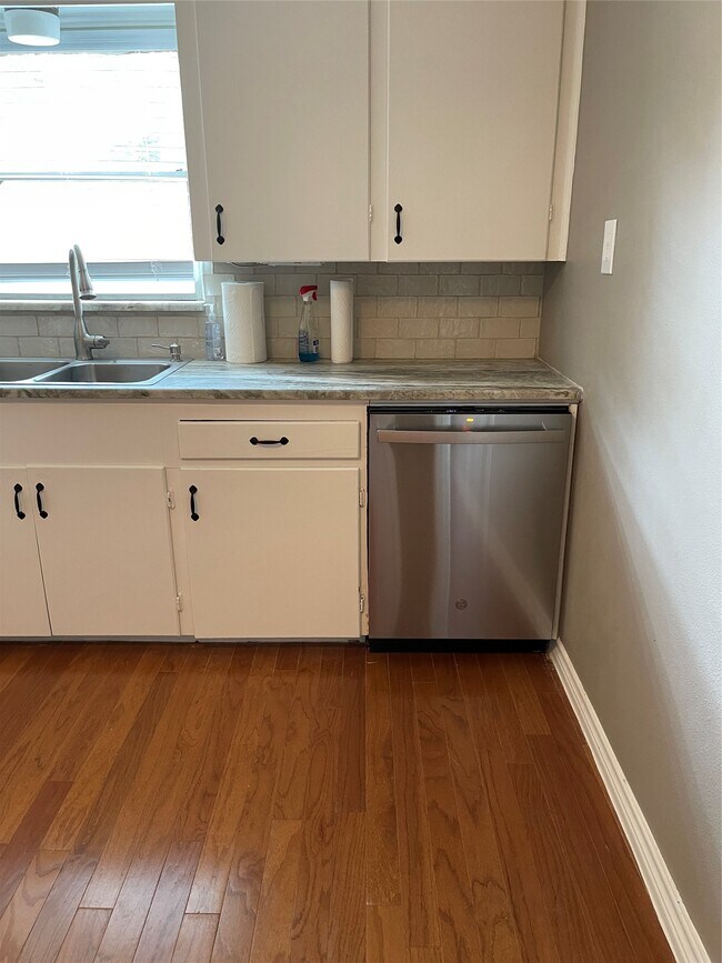 Building Photo - 4615 Braeburn Dr