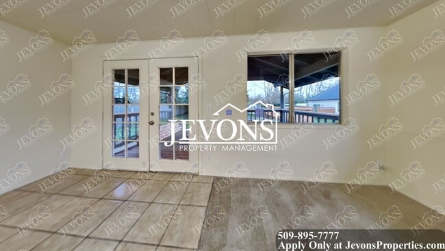 Building Photo - Enjoy the new appliances in this lovely single-family home located in the heart of Tacoma