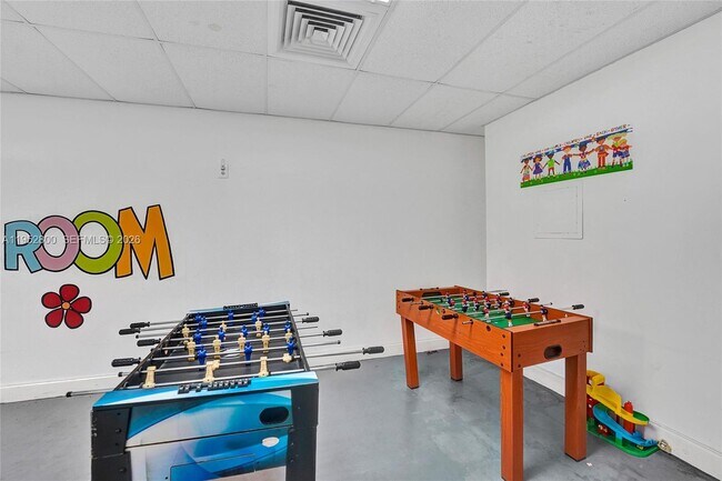 Building Photo - 2201 S Ocean Dr