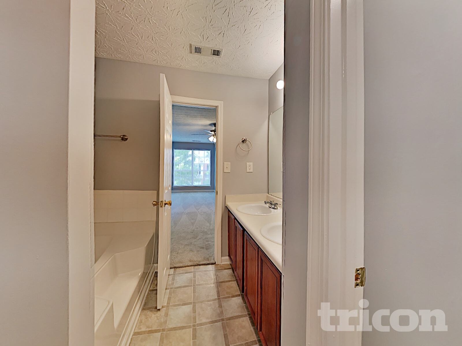 Building Photo - 3703 Harvest Dr