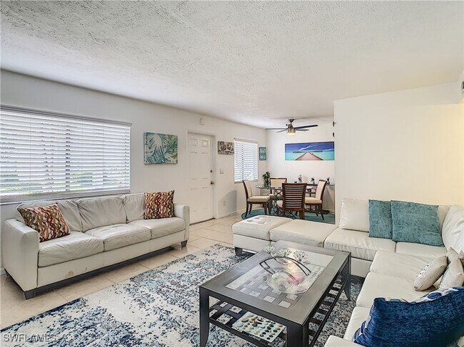 Building Photo - 4625 Bayshore Dr