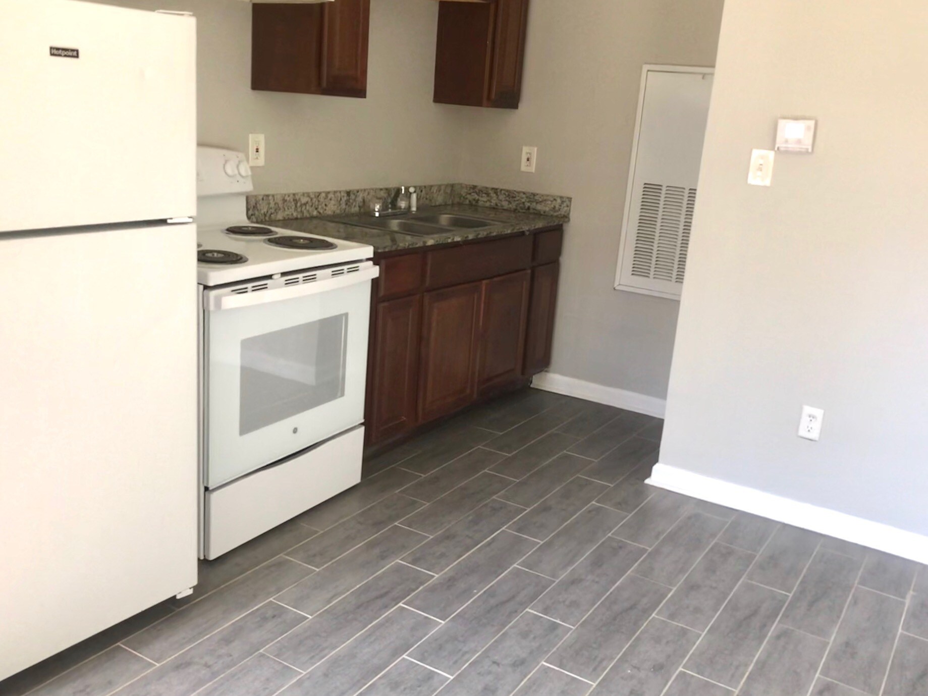 Building Photo - 312 N Chestnut St