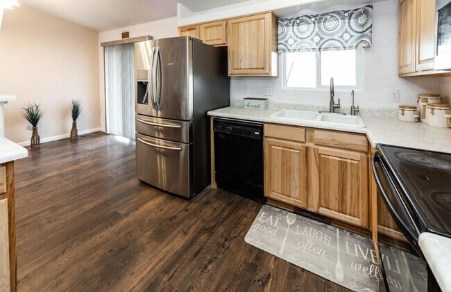 Building Photo - Spacious 5-Bedroom Home on 5 Acres with Panoramic Mountain Views & Endless Possibilities