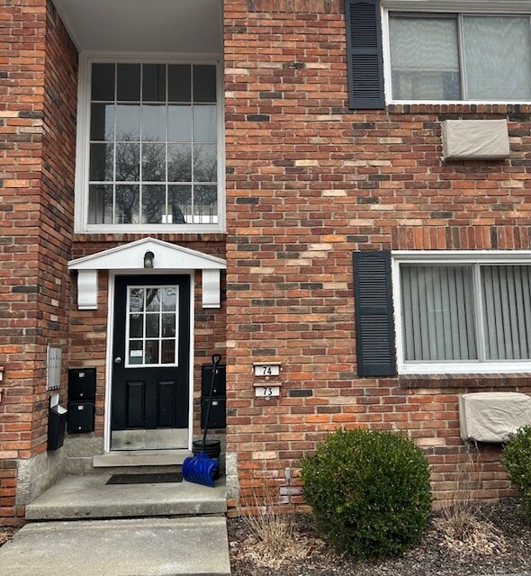 31831 Grand River Ave 31831 Grand River Ave Farmington MI 48336