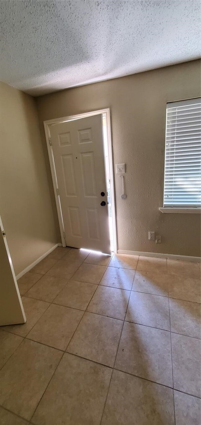 Building Photo - 3202 Yale St