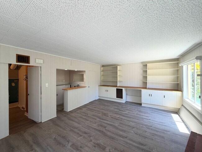Building Photo - UPDATED HUGE SUNNY 2250sf 3BR+Den/1+2Half BA 2250sf Sunset/UCSF Home VIEWS AVAILABLE NOW
