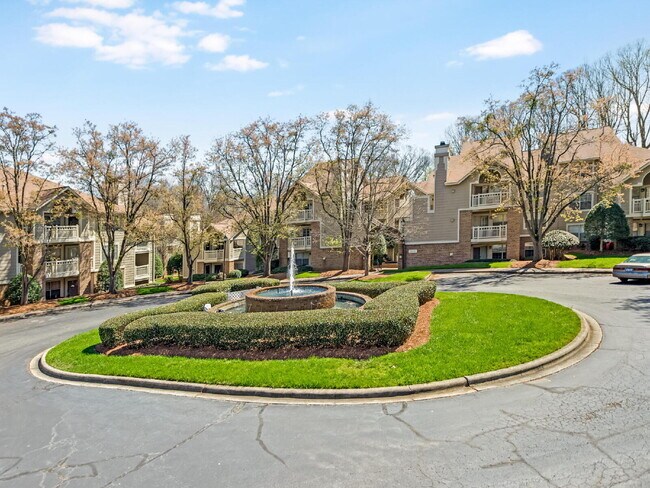 Building Photo - Updated 3 BR unit in the heart of South Park