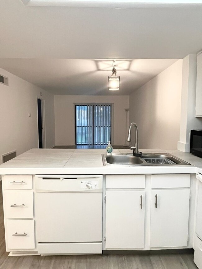 Building Photo - Two Bed, Two Bath Condo at Windsor Crossing