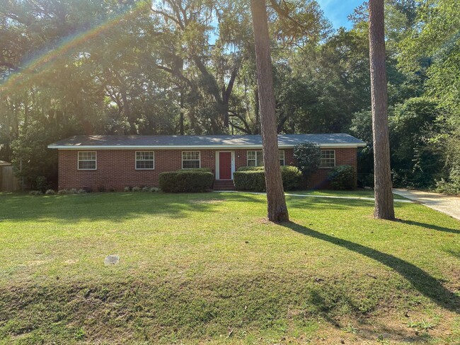 Building Photo - Beautiful Brick Home Off W. Tharpe Street ...