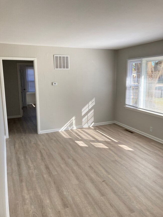 Building Photo - 3 Bedroom and 1 Bath House in Haysville