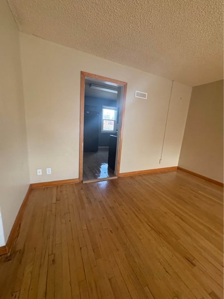 Building Photo - 1620 E 18th St